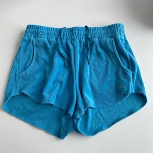Alo - Terry Beachside shorts - Color Blue Crush